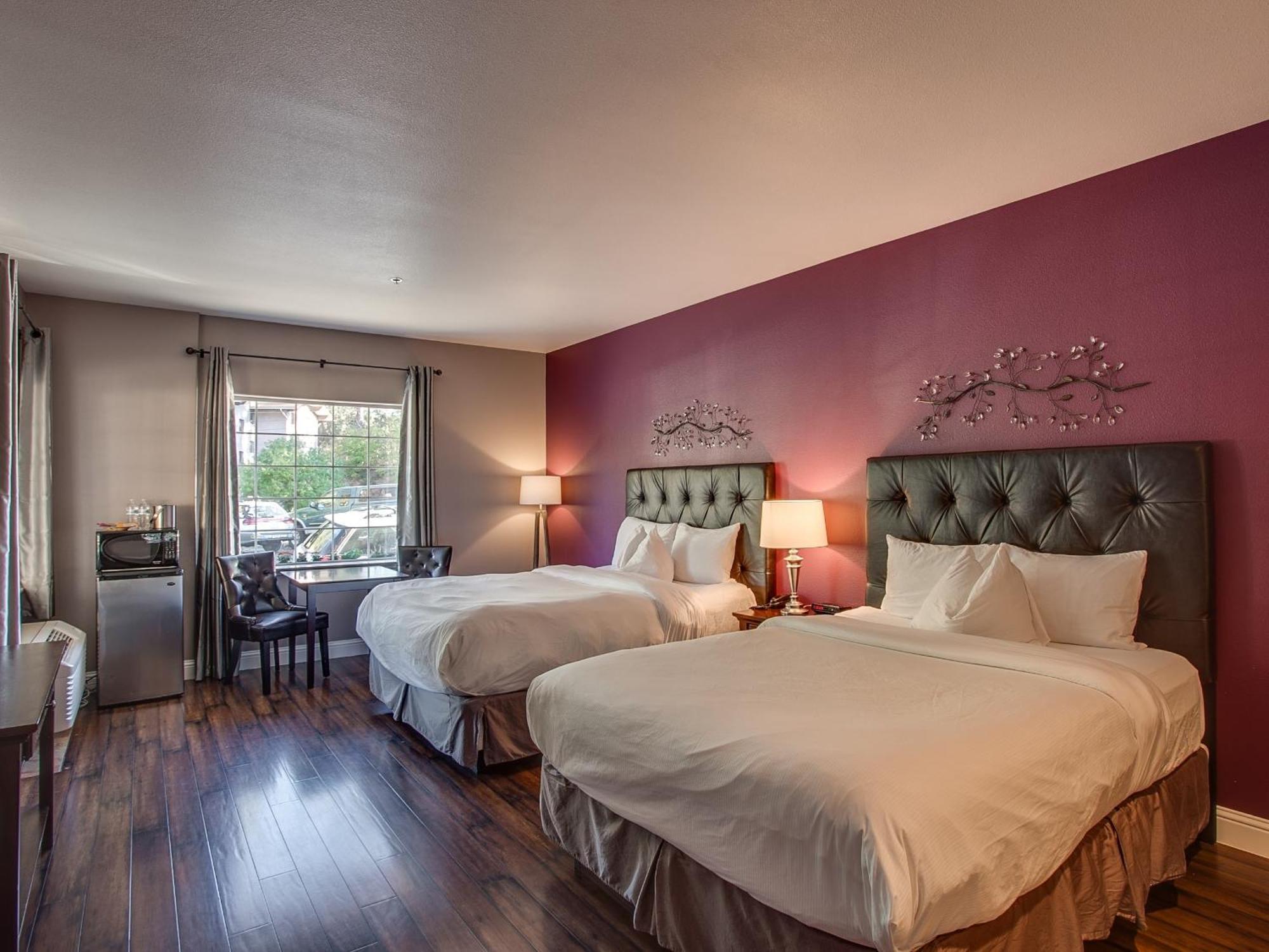 Village Inn 3*