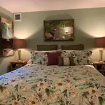 Fox Den Bed & Breakfast