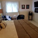 Fox Den Bed & Breakfast