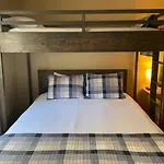 Das Bavarian Condo, 5 Star Ground Floor Unit, Walk To Town, Sleeps 6