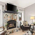 Walk To Downtown Festivities 2Bd2Ba Condo