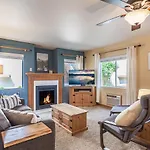 Das Bavarian Condo, 5 Star Ground Floor Unit, Walk To Town, Sleeps 6