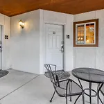 Icicle Village Resort 401 & 402: Ponderosa Hideaway