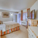 Icicle Village Resort 401 & 402: Ponderosa Hideaway