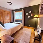 Wander Inn, 4 Bedroom 2 Bath, 5 Min To Downtown, Custom Home