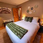 Wander Inn, 4 Bedroom 2 Bath, 5 Min To Downtown, Custom Home