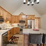The Chalet Near Downtown Leavenworth,
