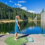 Riverfront Chalet Near Skiing, Lakes, Mtns & Leavenworth