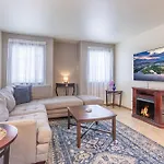 Walk To Downtown Leavenworth * Sleeps 6 + Pets * Ground Level Gem!