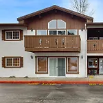 Icicle Village Resort 402: Juniper Studio