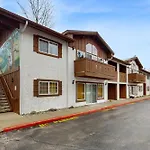 Icicle Village Resort 402: Juniper Studio