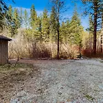 Merry Creekside Retreat
