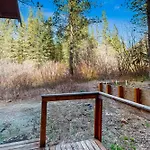 Merry Creekside Retreat