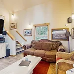 Merry Creekside Retreat