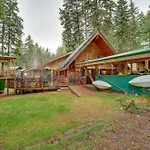 Leavenworth Cabin With Deck, Hot Tub And Game Room!