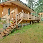 Leavenworth Cabin With Deck, Hot Tub And Game Room!