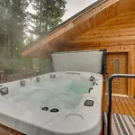 Leavenworth Cabin With Deck, Hot Tub And Game Room!