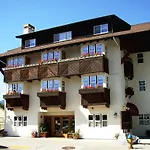 The Blackbird Lodge