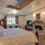 Storybook Riverside Inn