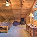 Cabin With Hot Tub 14 Miles To Leavenworth!