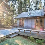 Cabin With Hot Tub 14 Miles To Leavenworth!