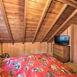 Cabin With Hot Tub 14 Miles To Leavenworth!