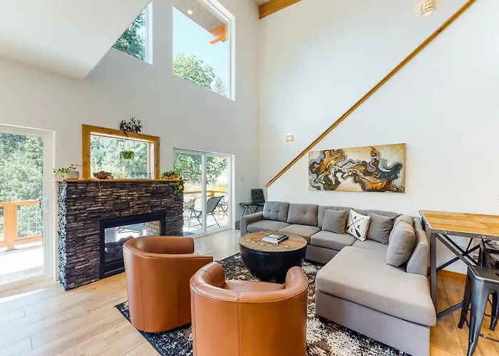 Luxurious Lake Views