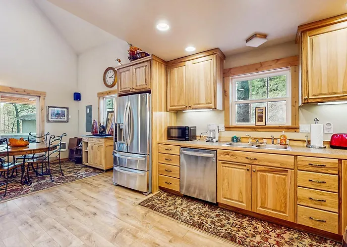 Merry Creekside Retreat