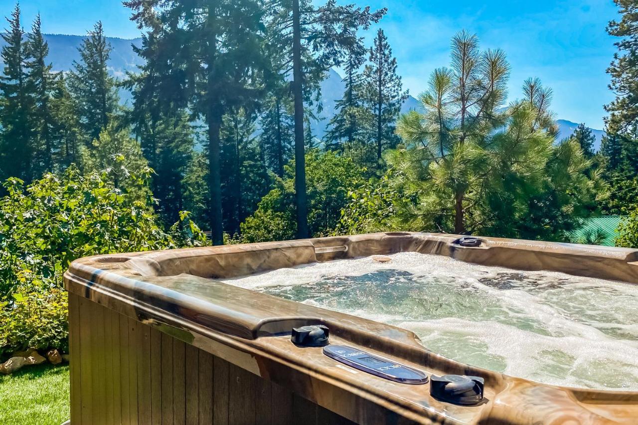 Luxurious Lake Views Leavenworth