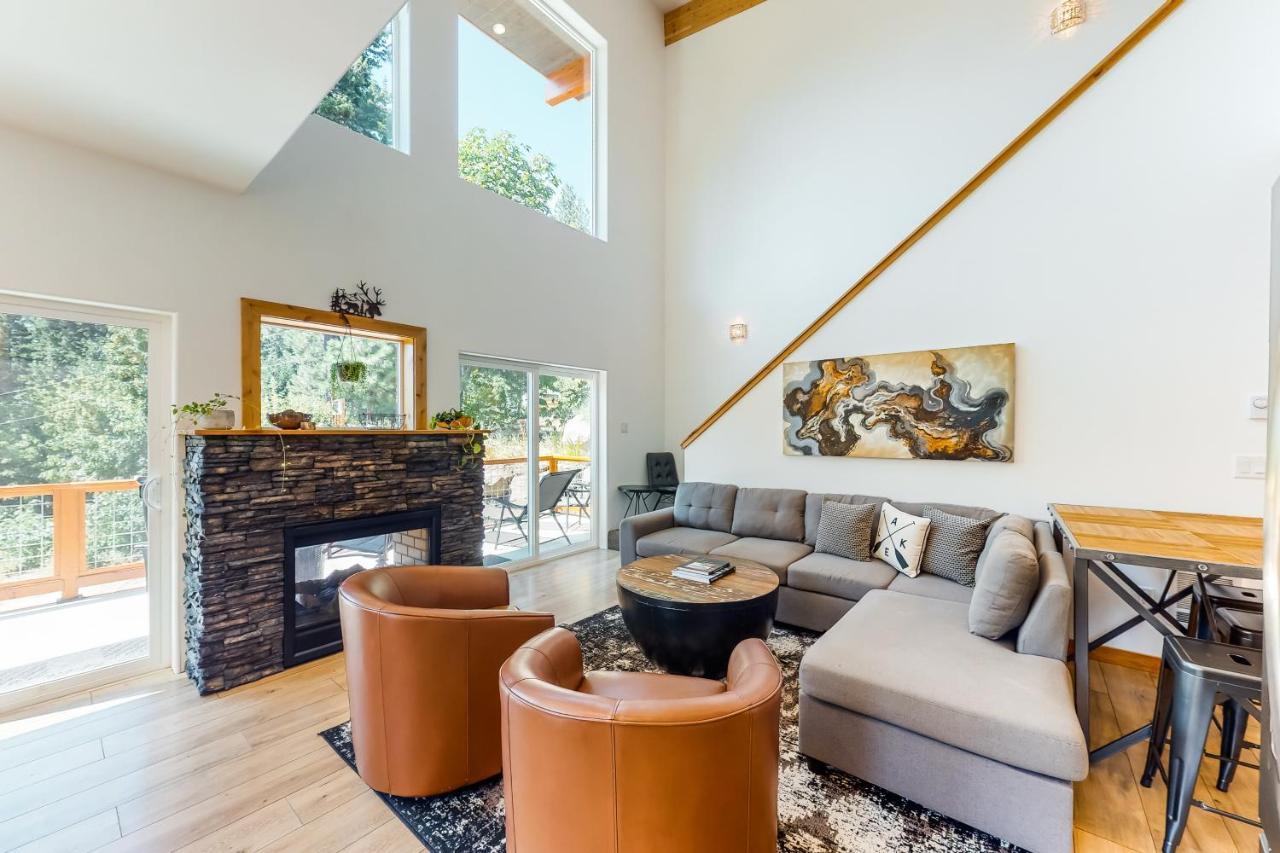 Luxurious Lake Views *