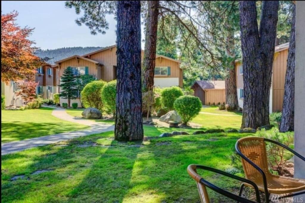 Bavarian Condo, 5 Star Ground Floor Unit, Walk To Town, Sleeps 6 * Leavenworth