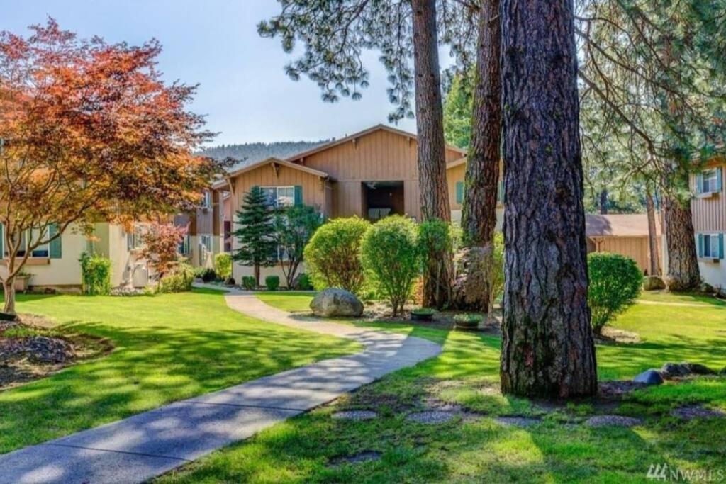 Bavarian Condo, 5 Star Ground Floor Unit, Walk To Town, Sleeps 6 Leavenworth