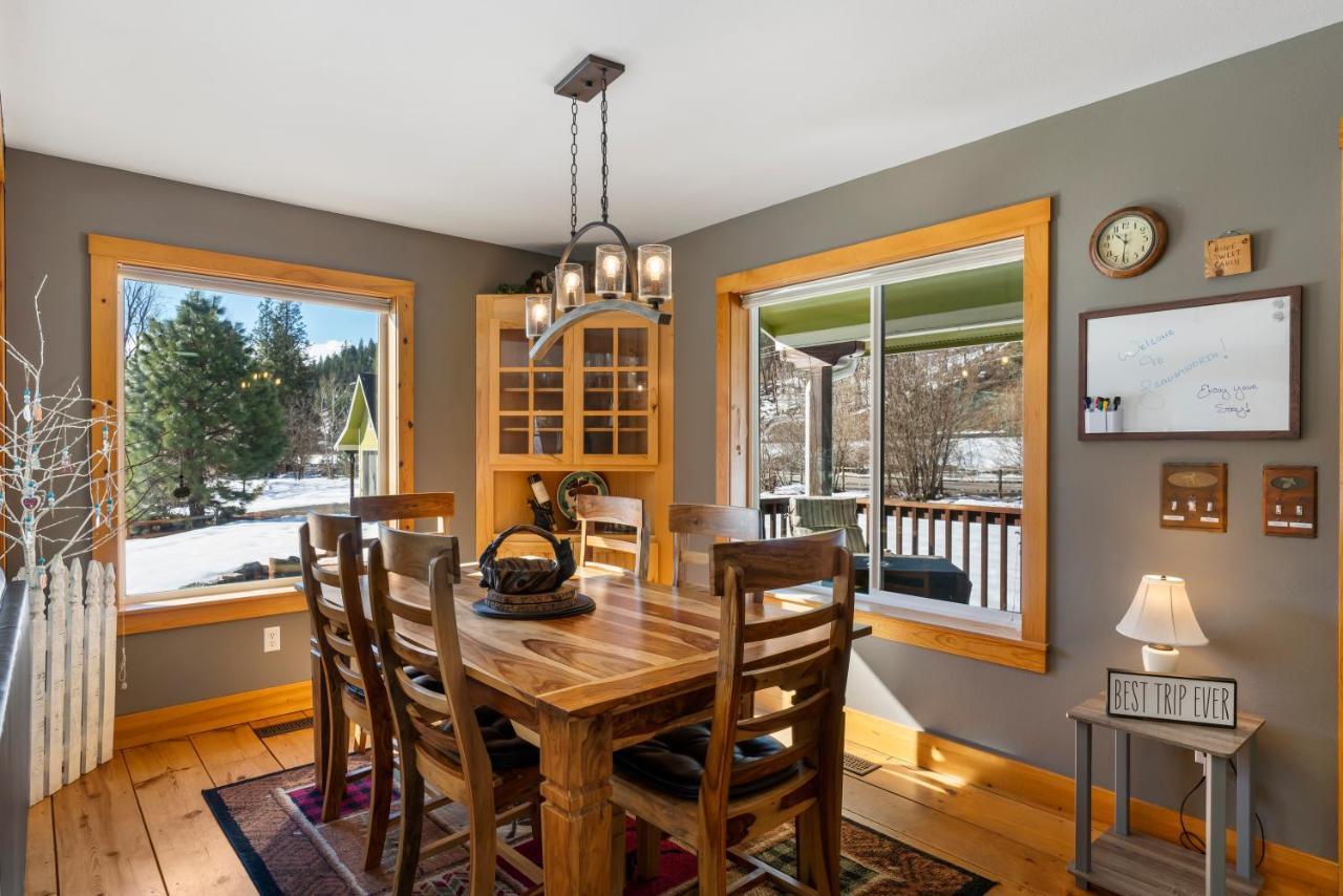 Wander Inn, 4 Bedroom 2 Bath, 5 Min To Downtown, Custom Holiday home Leavenworth