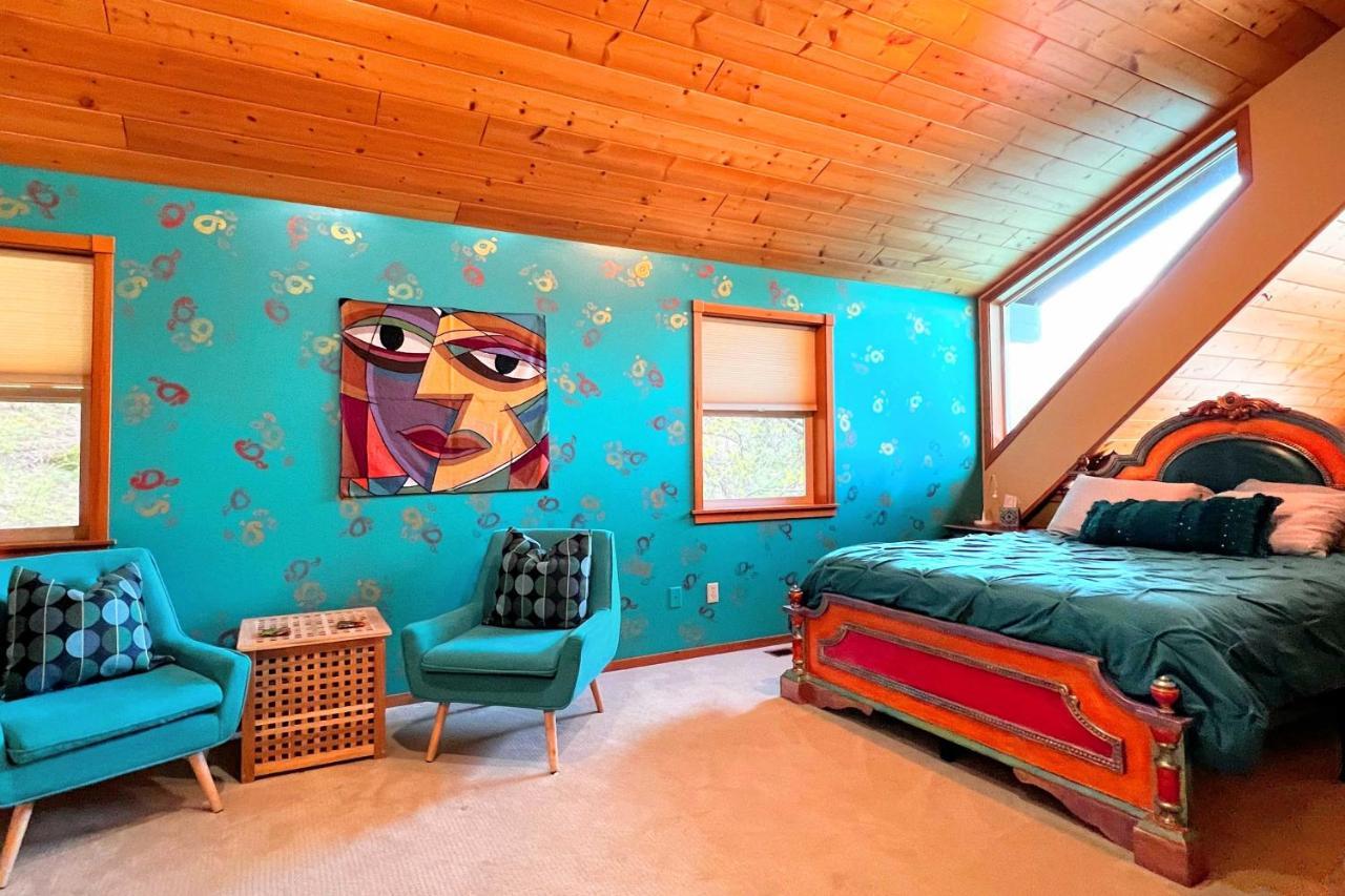 Holiday home Tamarack Haus Hot Tub And Ev Charging Walk Dtwn!