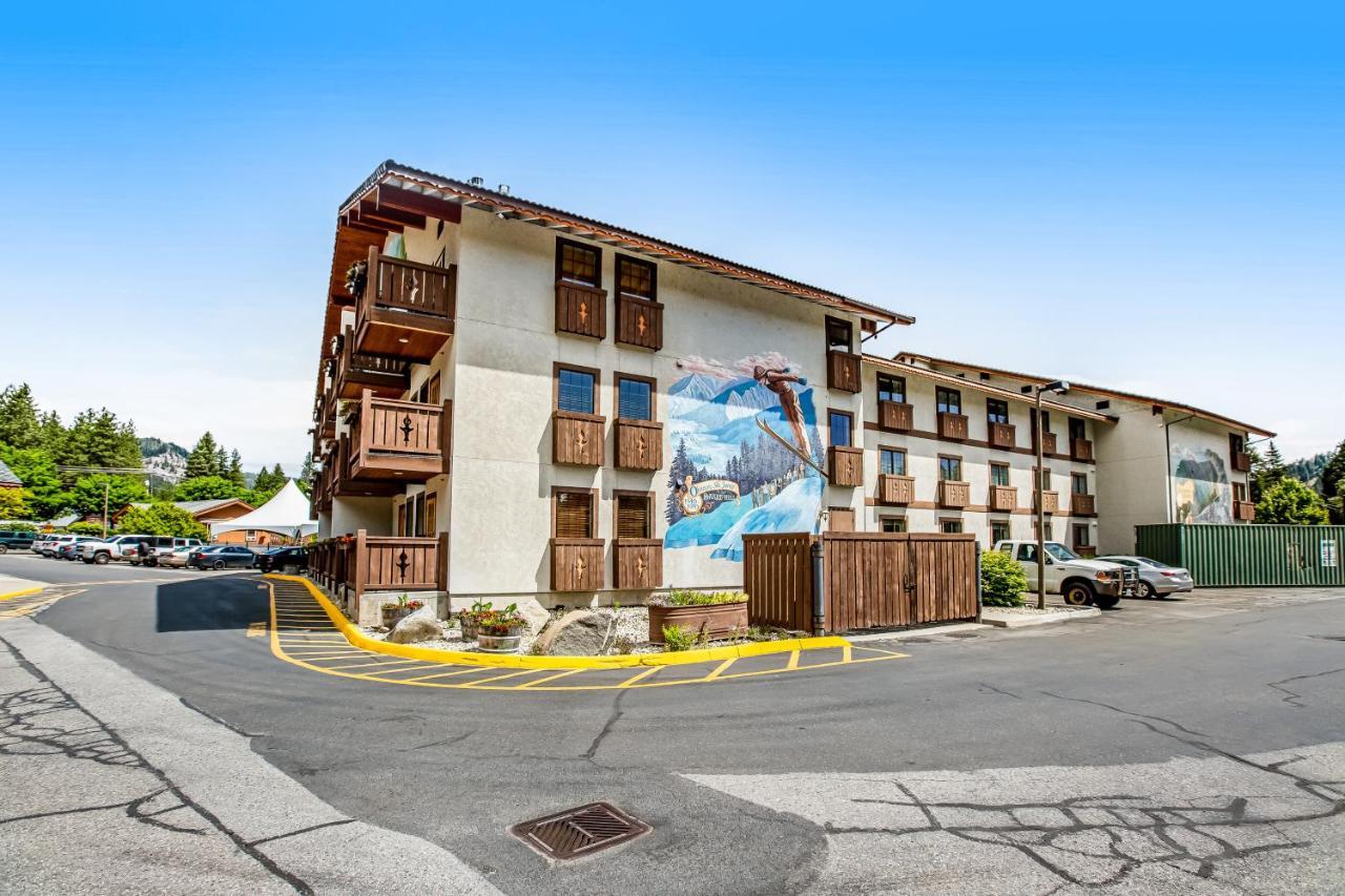 Apartment Aspen 505 & 506: Downtown Duo Leavenworth