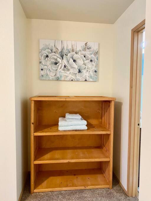 Walk To Downtown * Sleeps 6 + Pets * Ground Level Gem! Apartment *