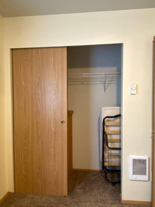 Walk To Downtown * Sleeps 6 + Pets * Ground Level Gem! Apartment *