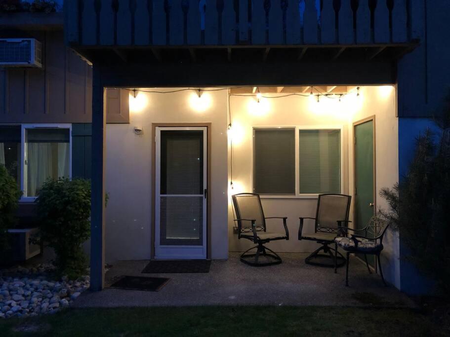 Walk To Downtown * Sleeps 6 + Pets * Ground Level Gem! *