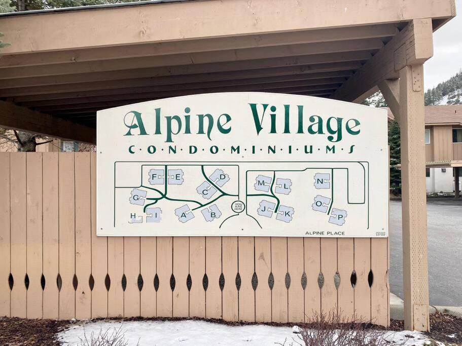 Apartment Walk To Downtown * Sleeps 6 + Pets * Ground Level Gem! *