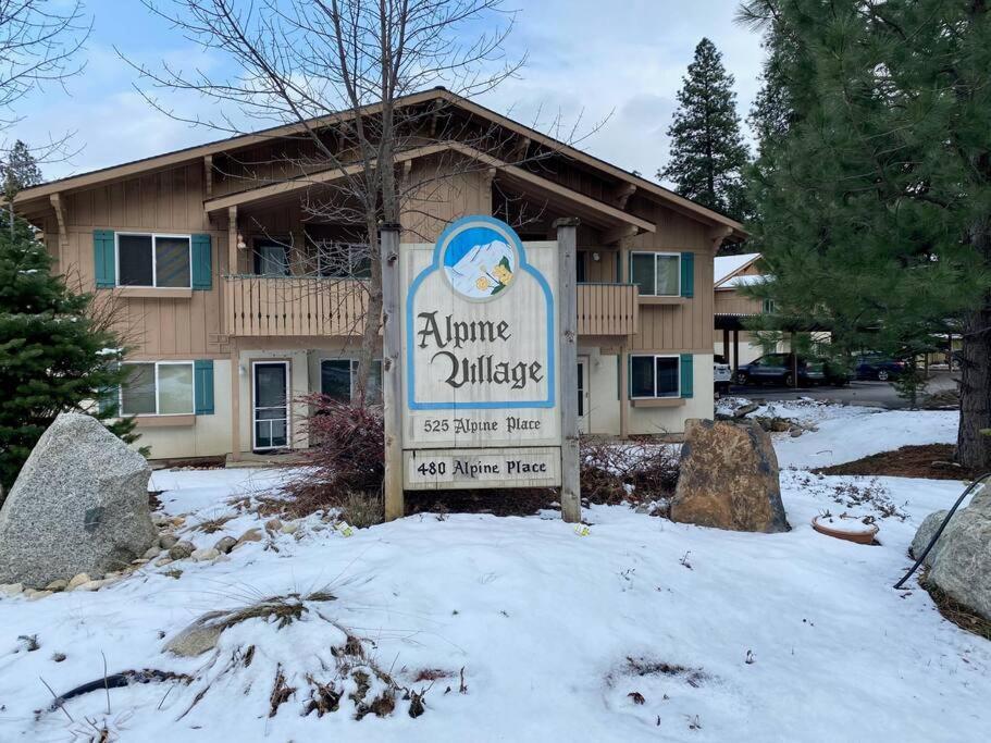 Walk To Downtown * Sleeps 6 + Pets * Ground Level Gem! Apartment *