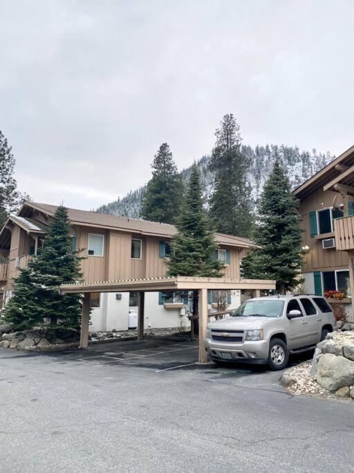 Walk To Downtown * Sleeps 6 + Pets * Ground Level Gem! Leavenworth