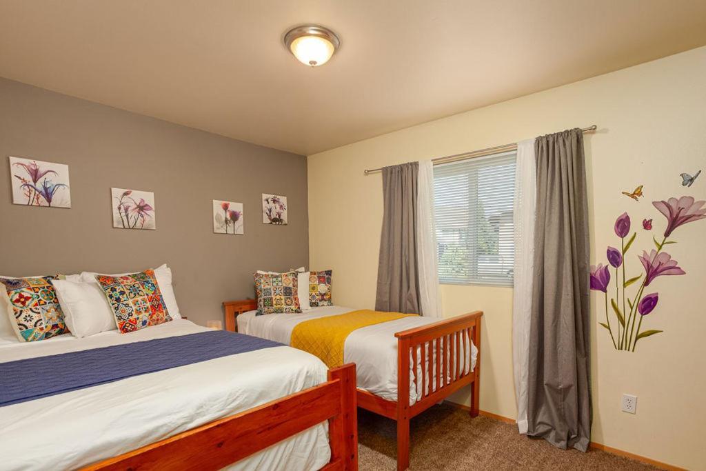 Walk To Downtown * Sleeps 6 + Pets * Ground Level Gem! *