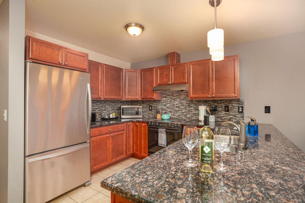 Apartment Walk To Downtown * Sleeps 6 + Pets * Ground Level Gem! Leavenworth