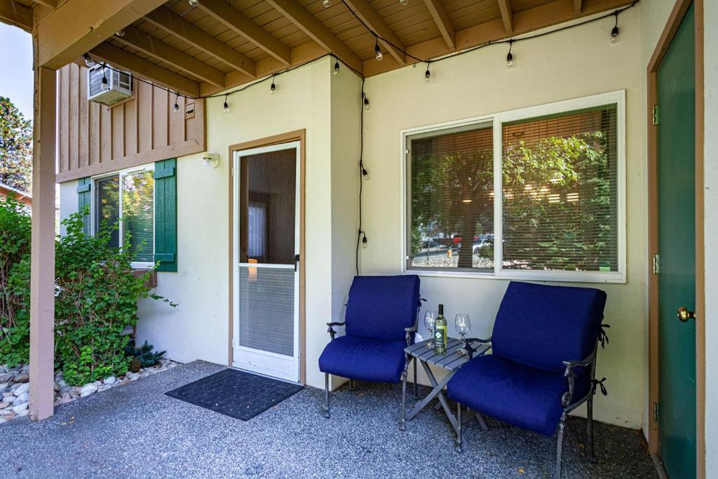 Walk To Downtown * Sleeps 6 + Pets * Ground Level Gem! Apartment *