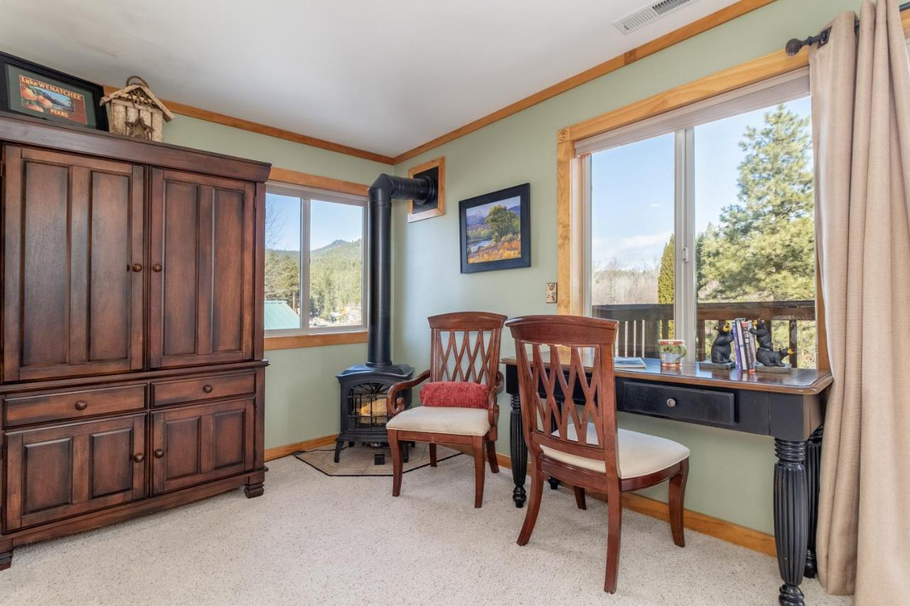 Five-bedroom House * Leavenworth