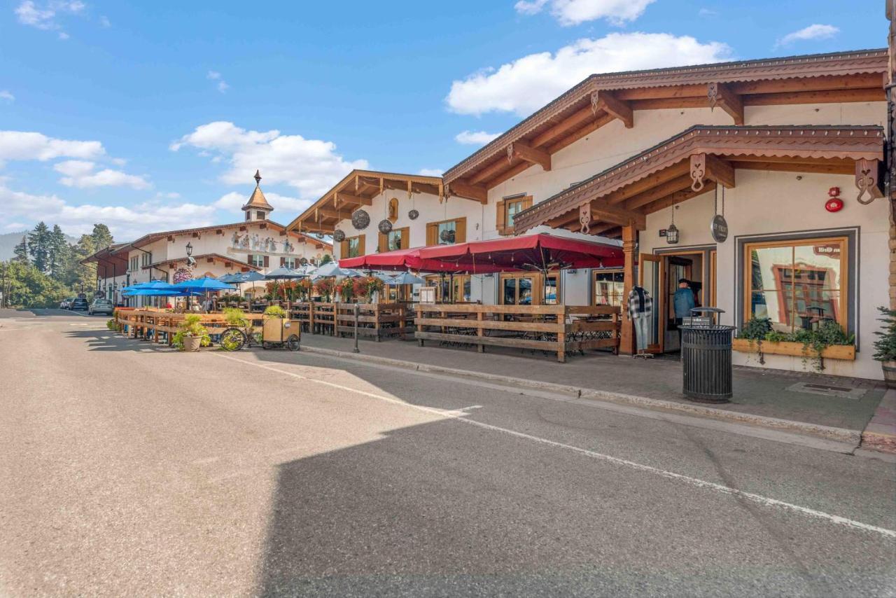 Front Street * Leavenworth