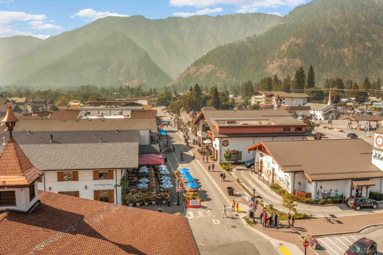 Front Street * Leavenworth