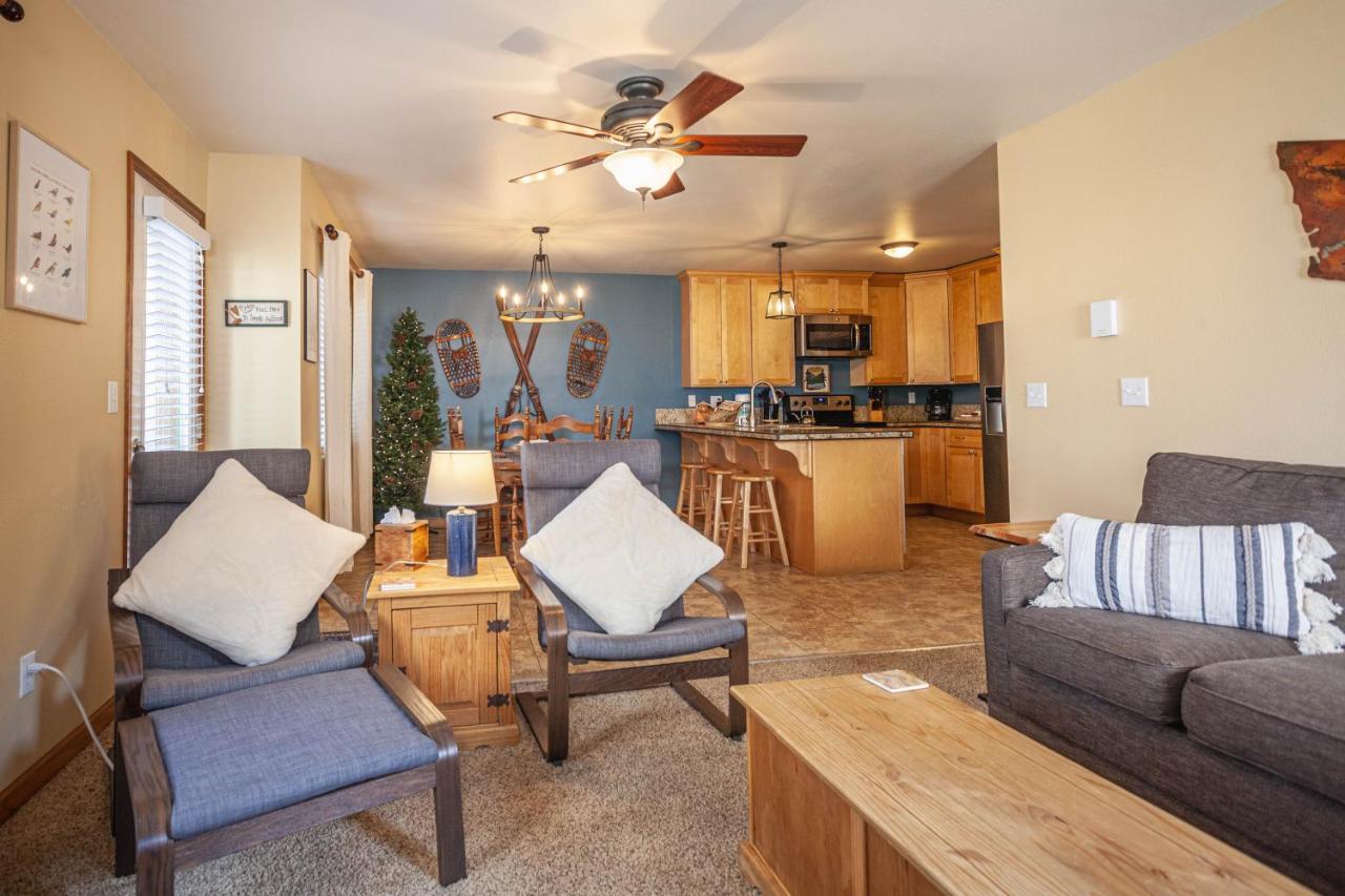 Bavarian Condo, 5 Star Ground Floor Unit, Walk To Town, Sleeps 6 Holiday home