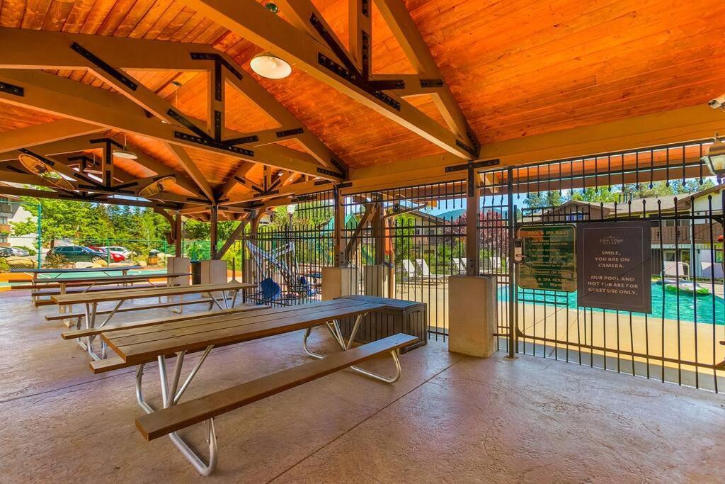 Apartment Dasha's Alpine Retreat At Icicle Village With Pool And Hot Tub