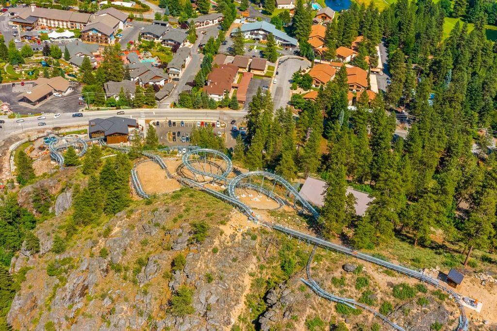 Apartment Dasha's Alpine Retreat At Icicle Village With Pool And Hot Tub